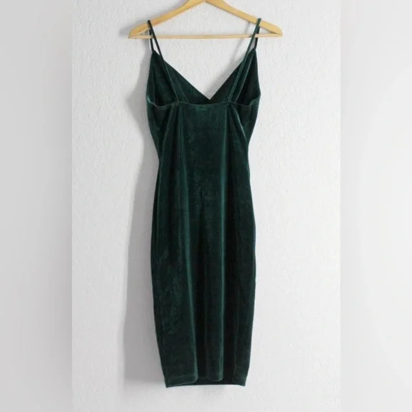 Windsor Spaghetti Strap Dark Green Velvet Dress - Picture 2 of 7